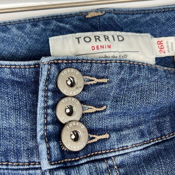 Torrid 3 Button Medium Wash Jeggings Size 26R - Picture 5 of 12